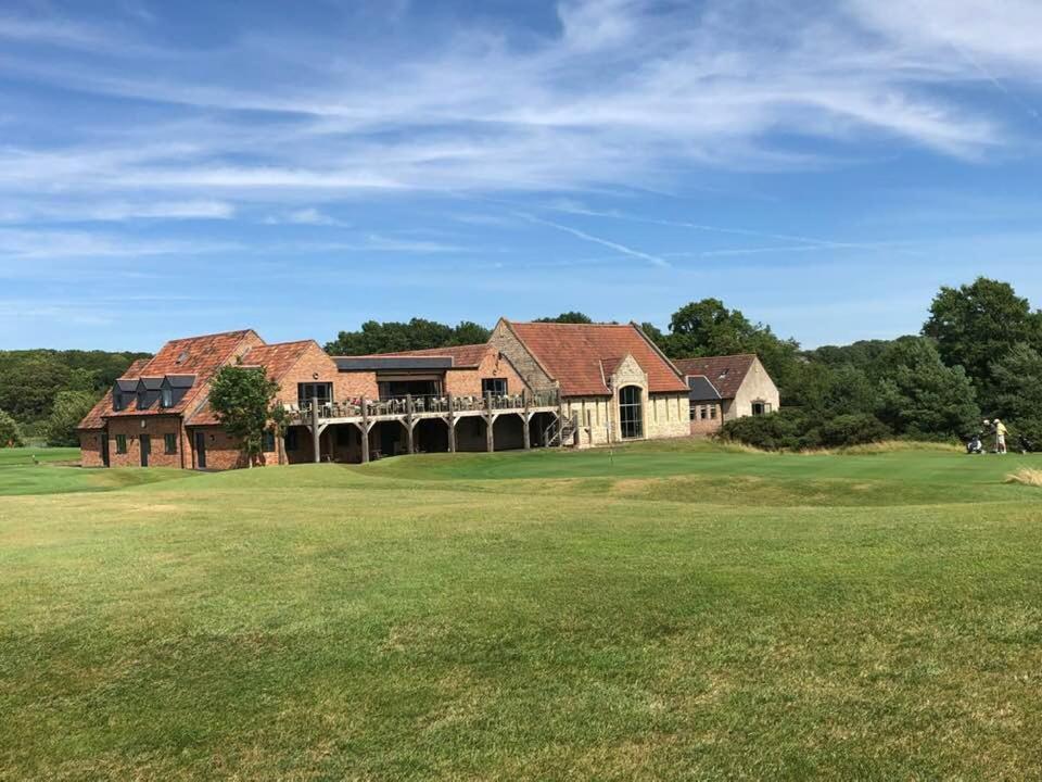 ホテル The Players Golf Club チッピング・ソドベリー エクステリア 写真